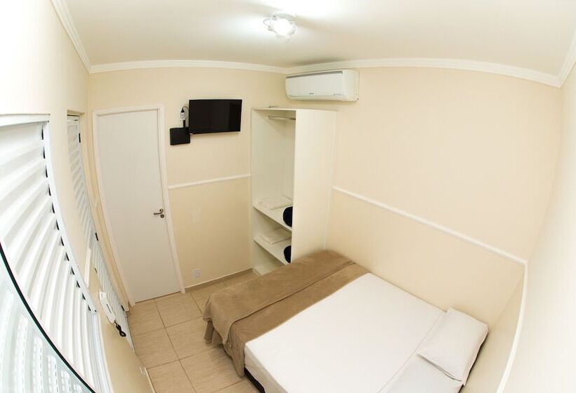 פנסיון Residencial Villa Container