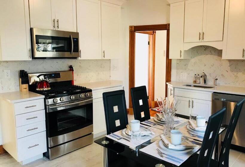 تختخواب و صبحانه Boston Lodge And Suites