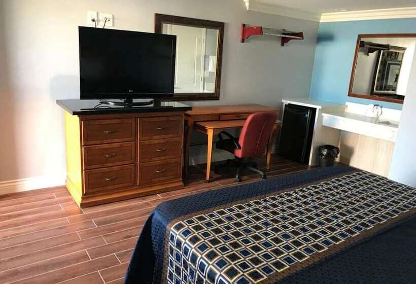 Driftwood Motel