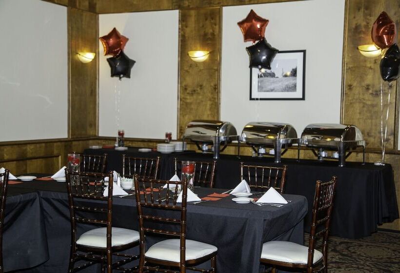 호텔 The Stables Inn & Suites