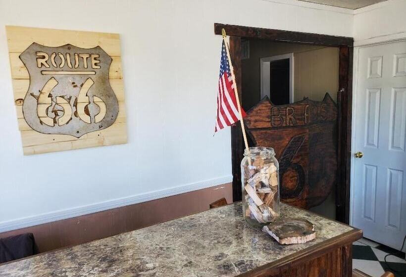 مُتل Brad's Desert Inn