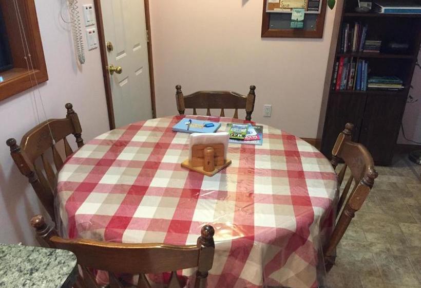 פנסיון Summerhill Guest House