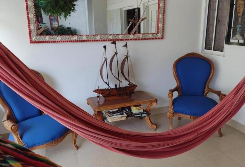 پانسیون Hostal Del Mar   Tolu