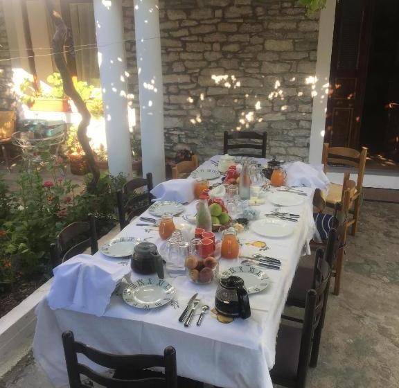 پانسیون Sokaku I Te Marreve Guesthouse