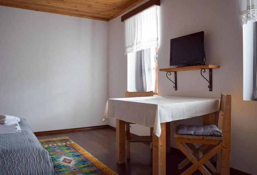 پانسیون Sokaku I Te Marreve Guesthouse