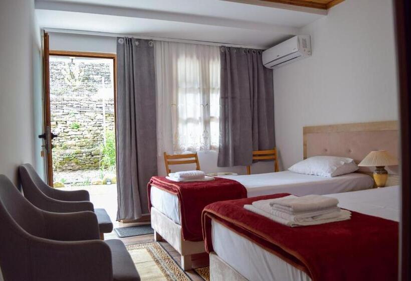 پانسیون Sokaku I Te Marreve Guesthouse