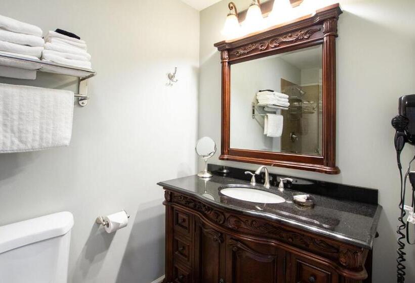 The Dahlonega Square Hotel & Villas