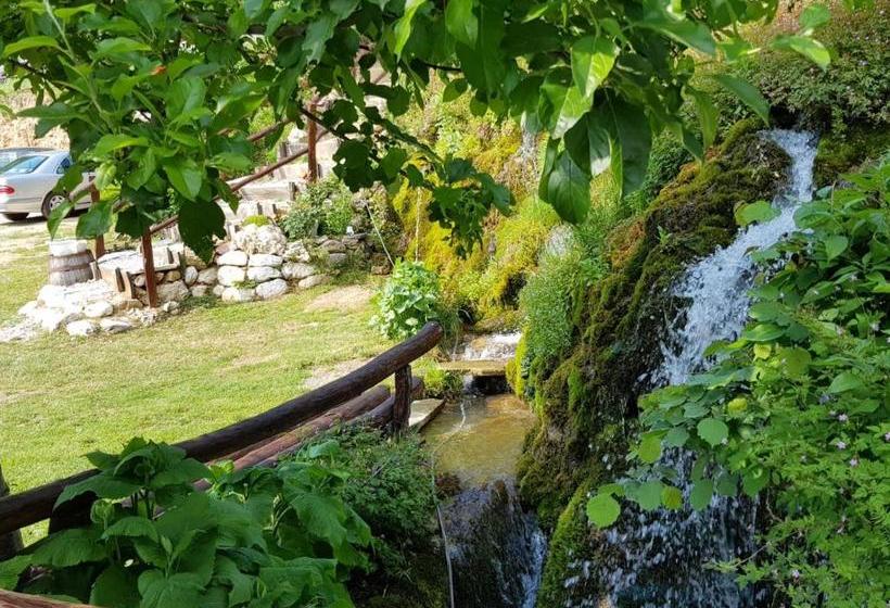 پانسیون Guest House Lisinski Raj