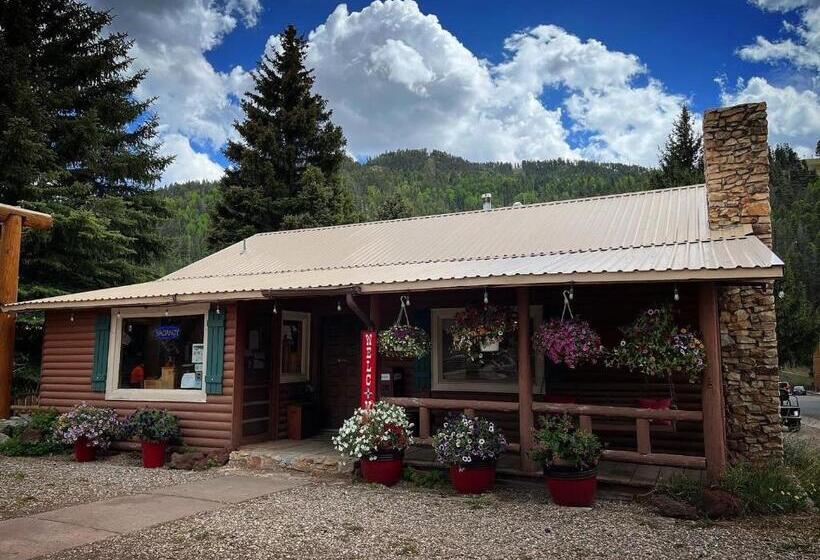 فندق Three Bears Lodge