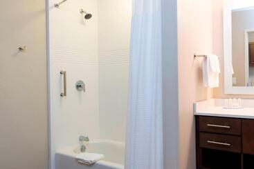 هتل Towneplace Suites By Marriott Louisville North