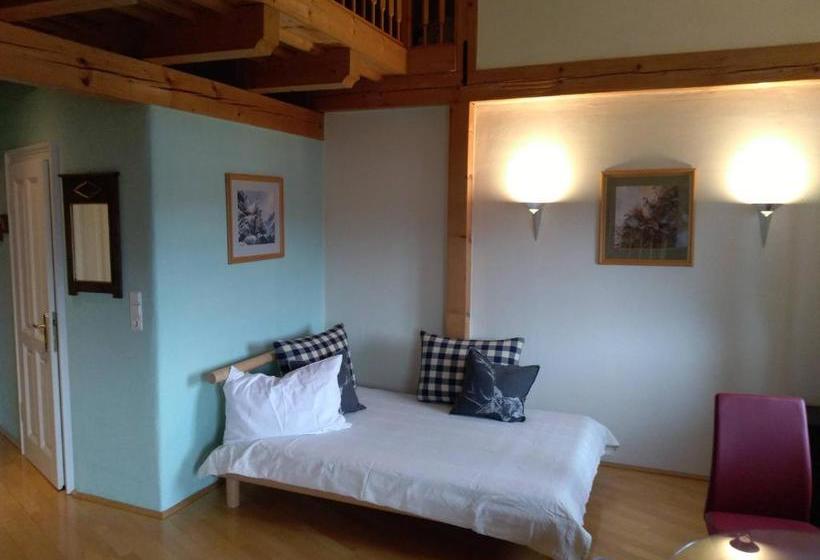 ペンション Attersee Gartenvilla