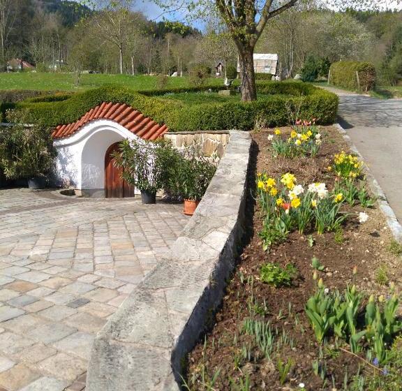 ペンション Attersee Gartenvilla