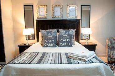 پانسیون Four Seasons Guesthouses