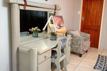 پانسیون Four Seasons Guesthouses