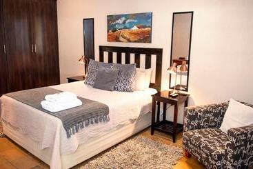 پانسیون Four Seasons Guesthouses