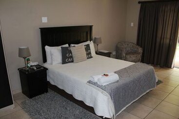 پانسیون Four Seasons Guesthouses