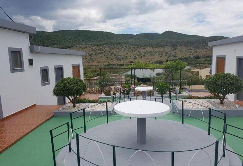 پانسیون Petrit Guesthouse