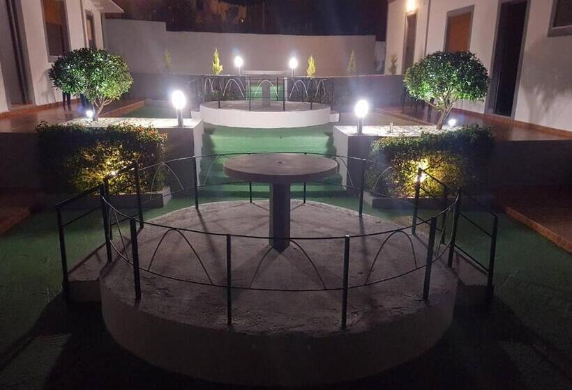 پانسیون Petrit Guesthouse