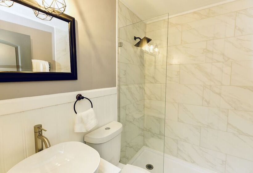 旅馆 The Inn At Warm Springs