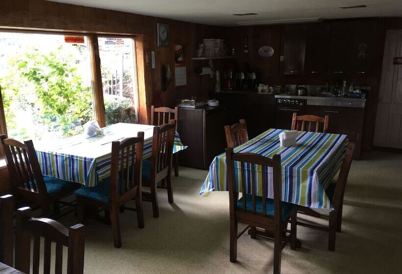 Cave Mountain Motel