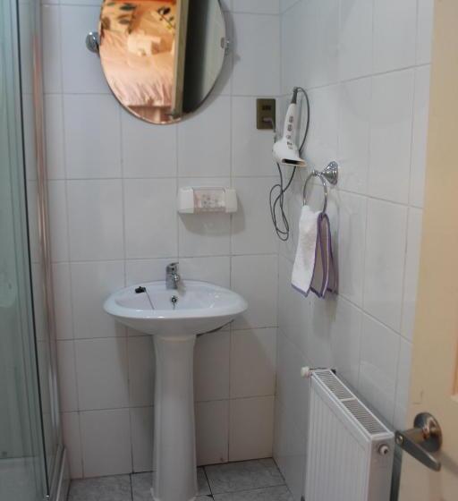هاستل Hostal Baquedano