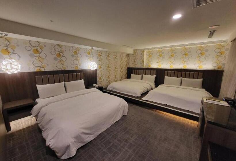 هاستل Jung Zaw Bussiness