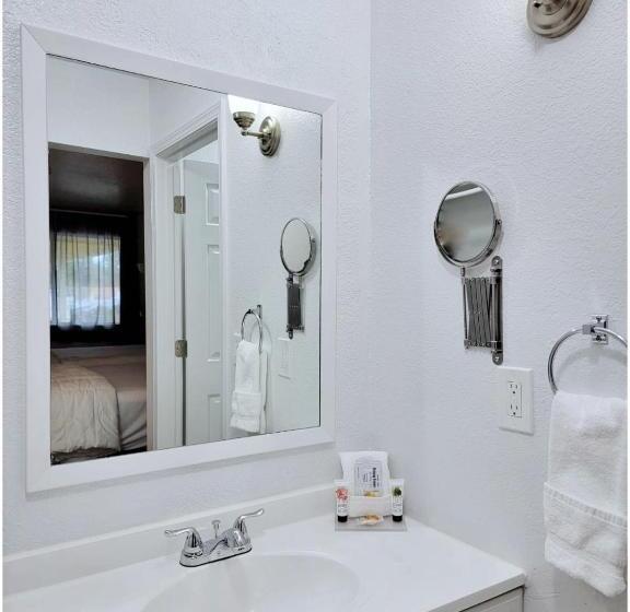 فندق على الطريق Buckley Inn