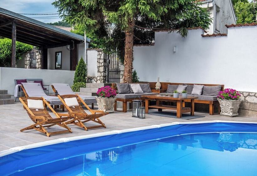 پانسیون Vila Mila