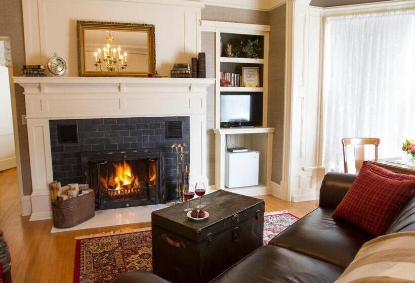 تختخواب و صبحانه The Foxglove Inn