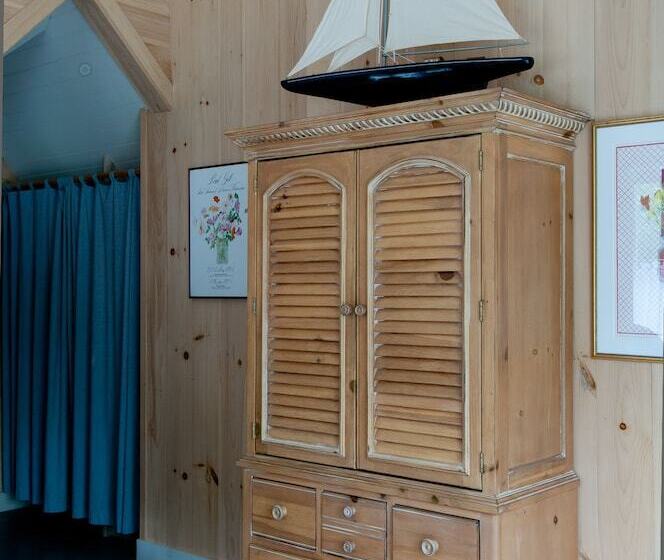 Coveside Bed & Breakfast