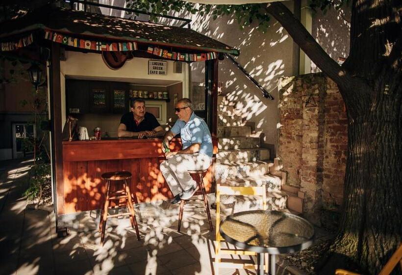 پانسیون Laguna Green Guest House