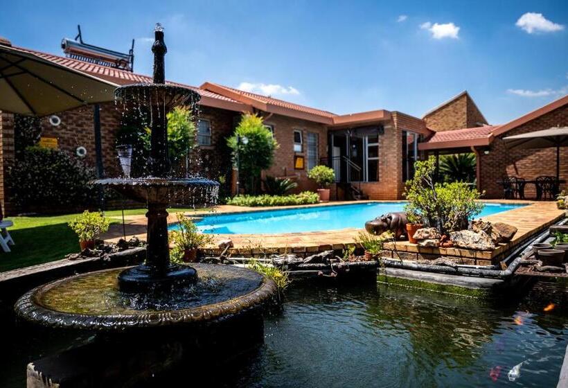پانسیون Asante Guest House