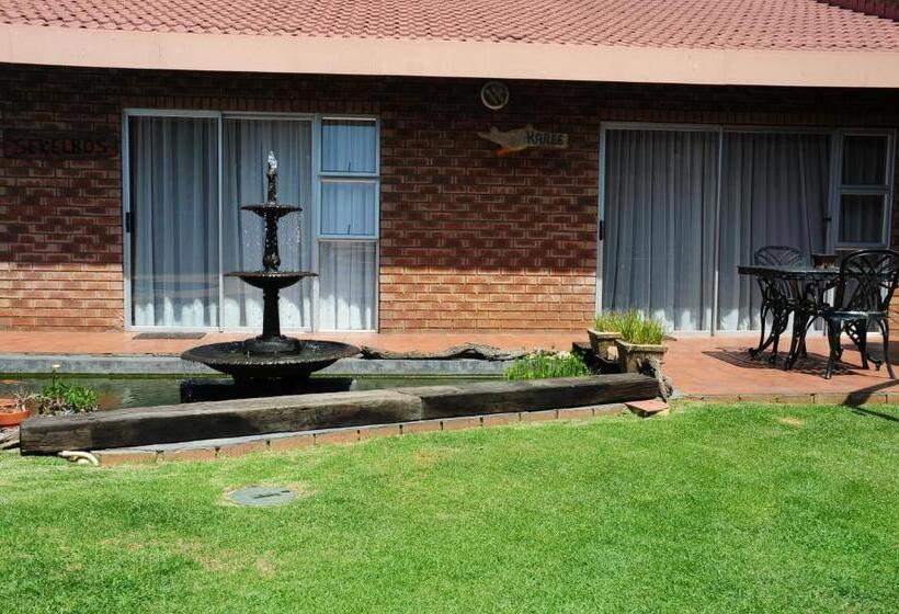 پانسیون Asante Guest House
