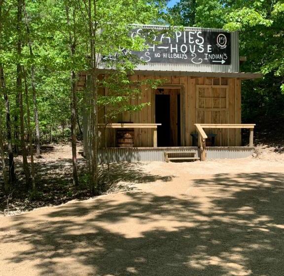 مبيت وإفطار Fox Pass Cabins