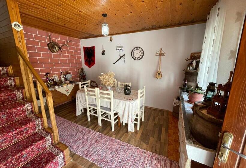 پانسیون Guesthouse Gjin Thana