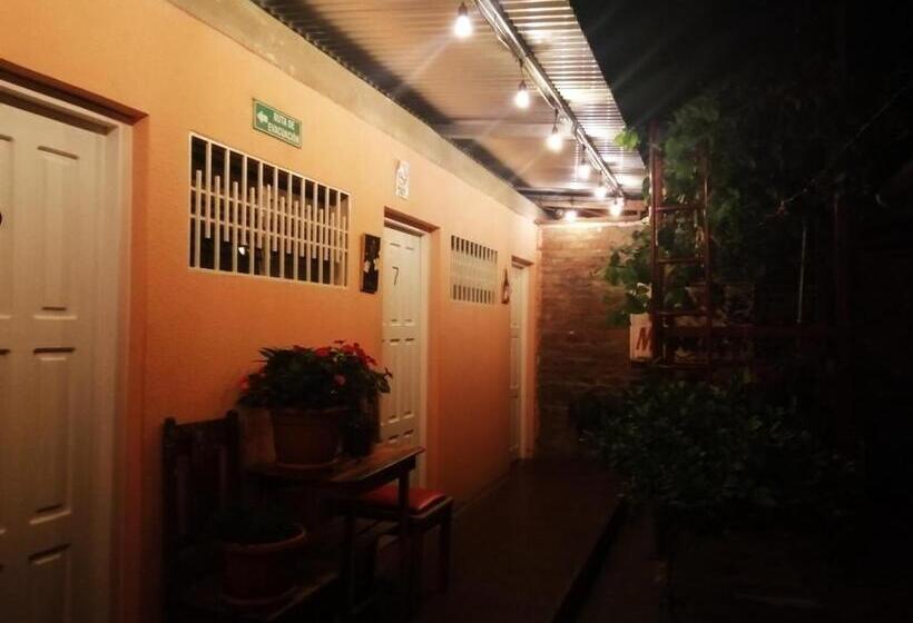 پانسیون Hostal Mariella