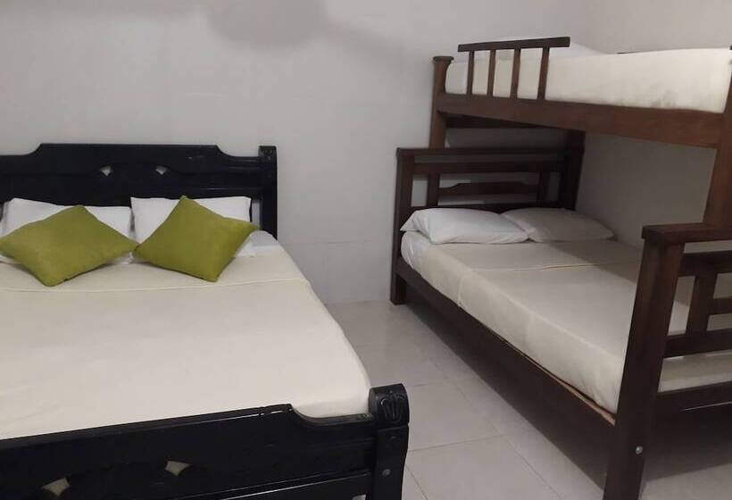 پانسیون Hostal Cocobomgo