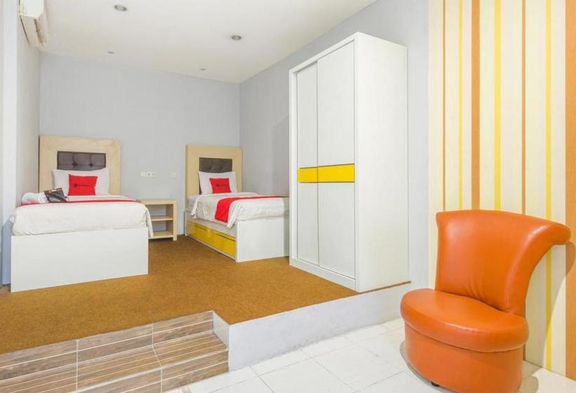 Пансион Reddoorz At Siwalankerto Surabaya