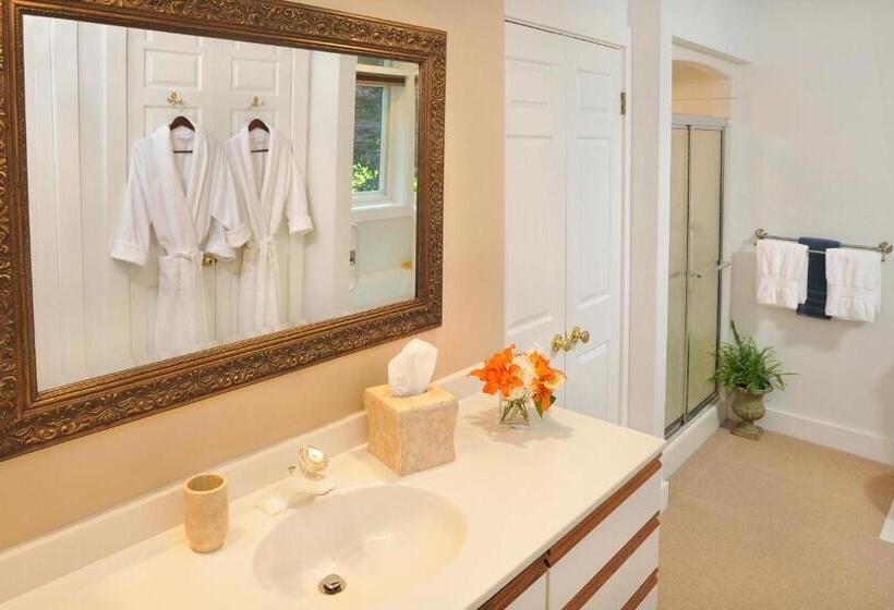 1795 Acorn Inn Bed And Breakfast