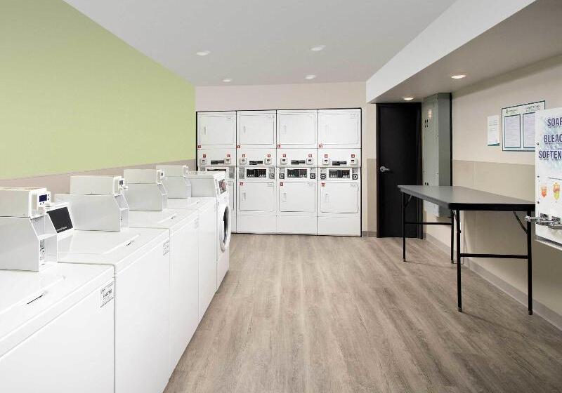 בית מלון כפרי Woodspring Suites Miami Southwest