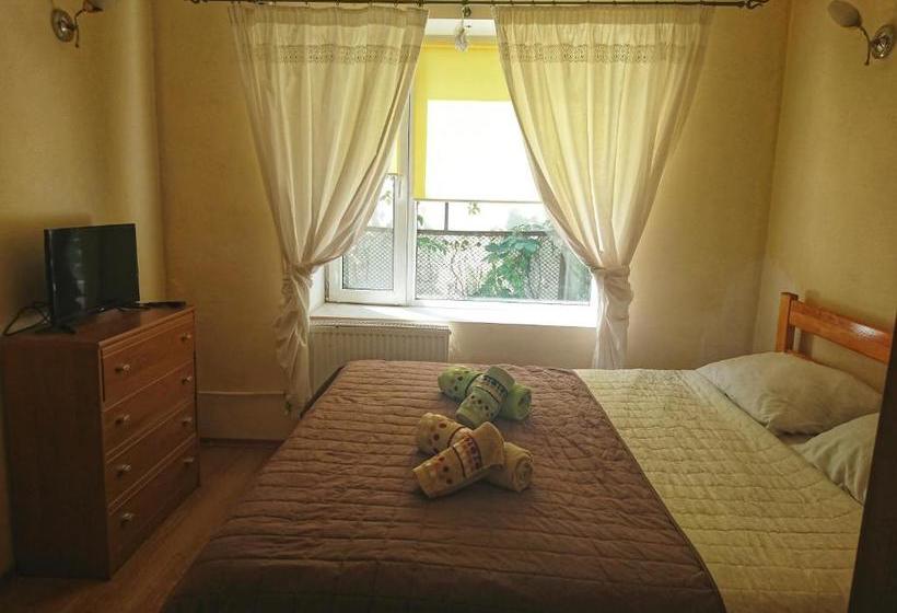 پانسیون Bozhur Guest House