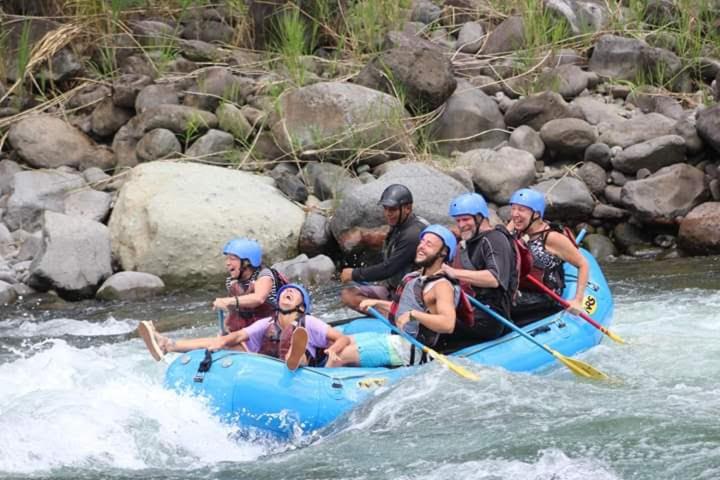 پانسیون Hostal Y Cabinas Anita And Rafting Tour!