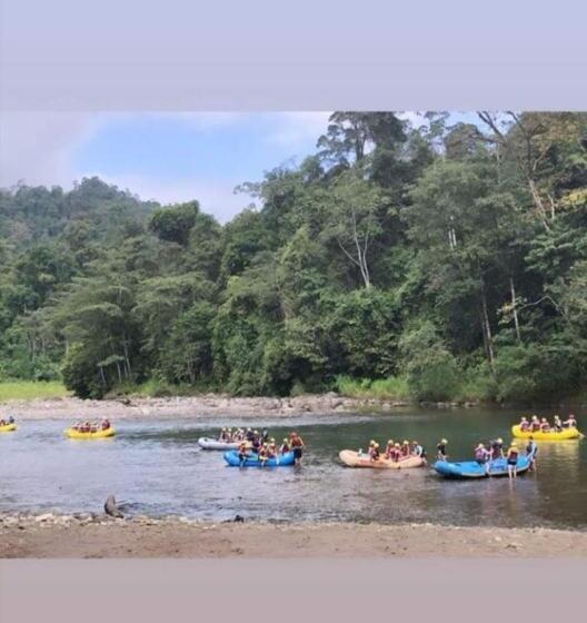 پانسیون Hostal Y Cabinas Anita And Rafting Tour!