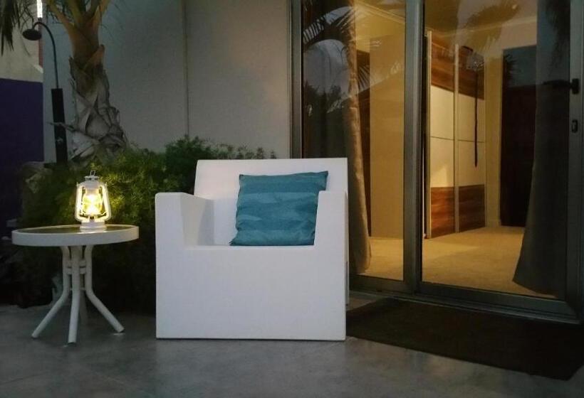 پانسیون Sandcastle Beach Apartments