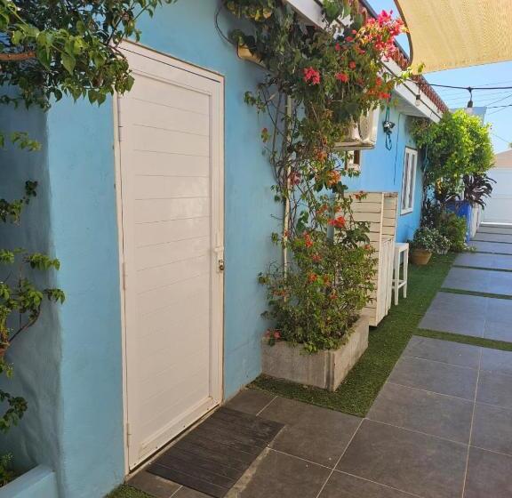 پانسیون Sandcastle Beach Apartments