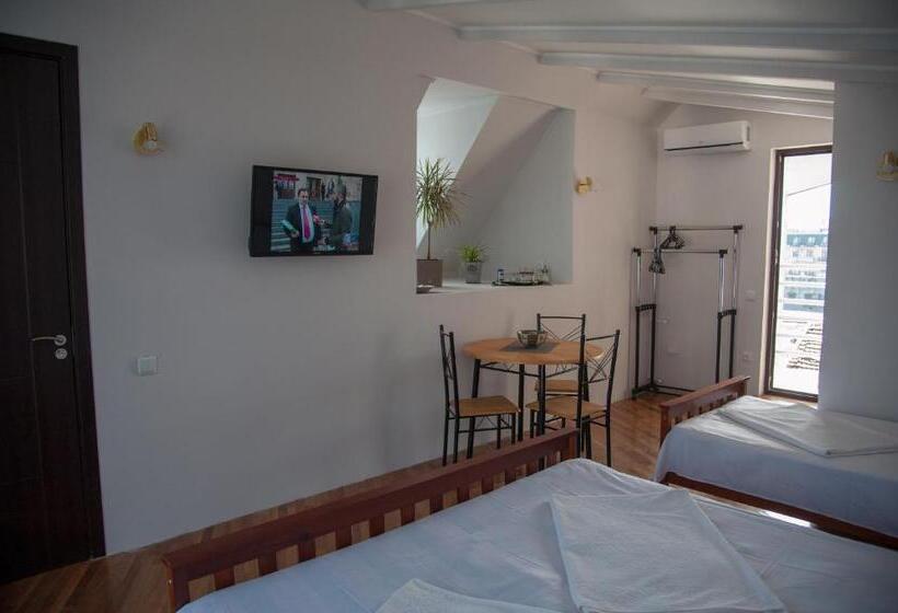 Pension Cozy Guest House In Old Batumi