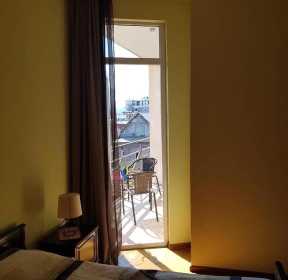 Pension Cozy Guest House In Old Batumi