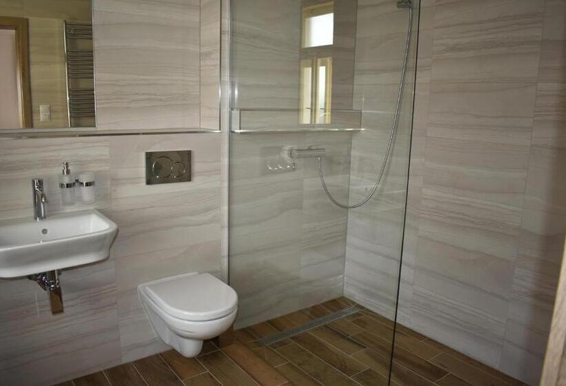 پانسیون 1st Republic Villa   Adults Only