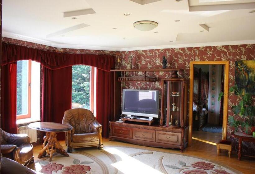 بنسيون Cottage Kazka Lisu