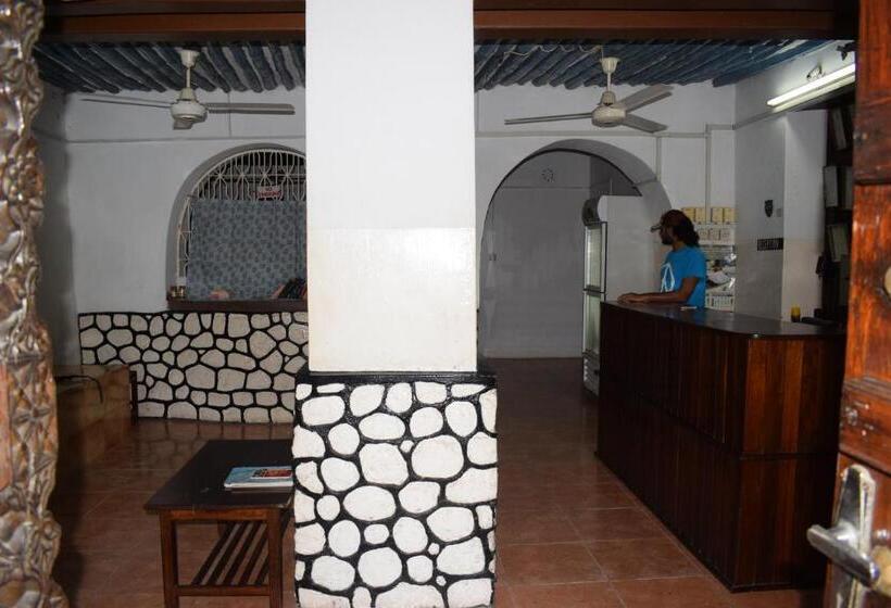 هاستل Karibu Inn